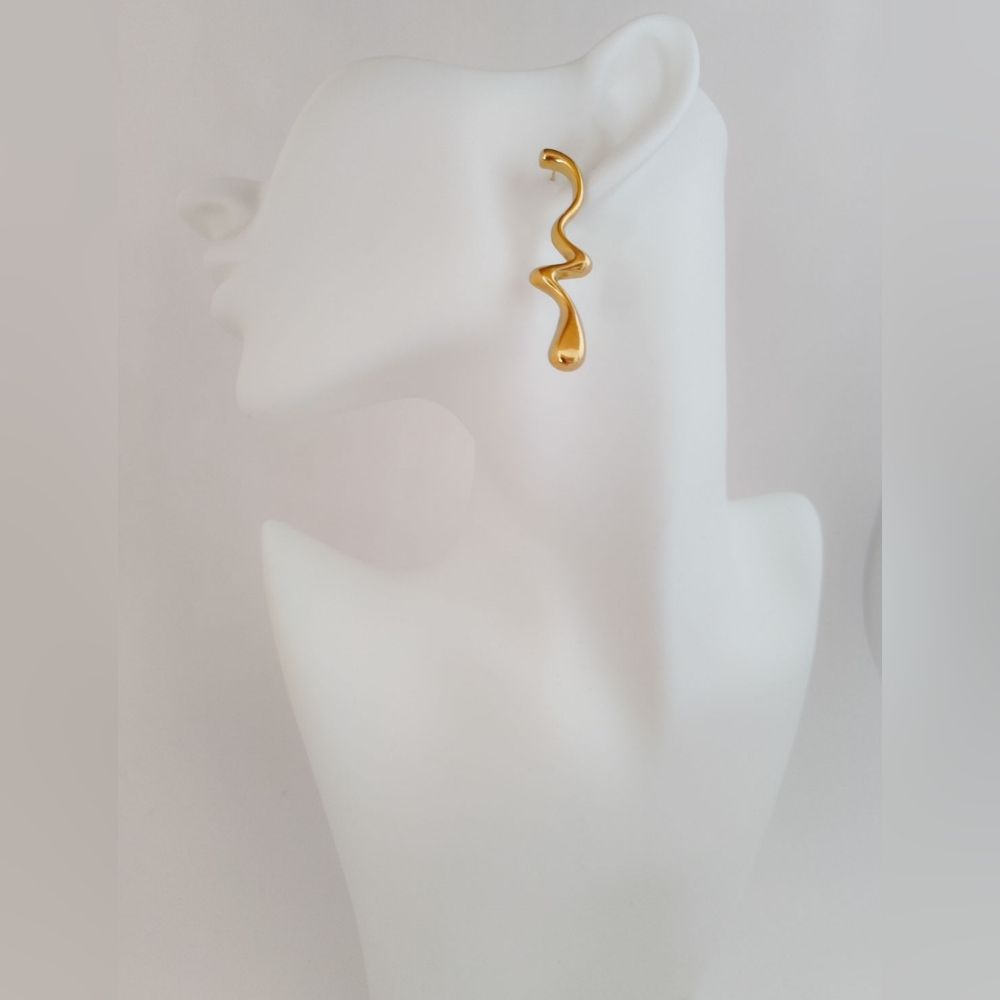 Liquid Drop 18 Carat Gold Overlay Earrings New Without Tags - Picture 2 of 3